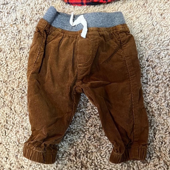Like brand new 3-piece dressy plaid vest/shirt set w/corduroy pants for NB boy - Picture 3 of 7
